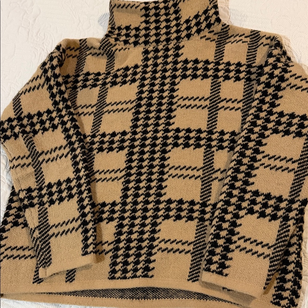 Women’s Beautiful Camel and Black Plaid Turtleneck Sweater.Small Hardly worn.